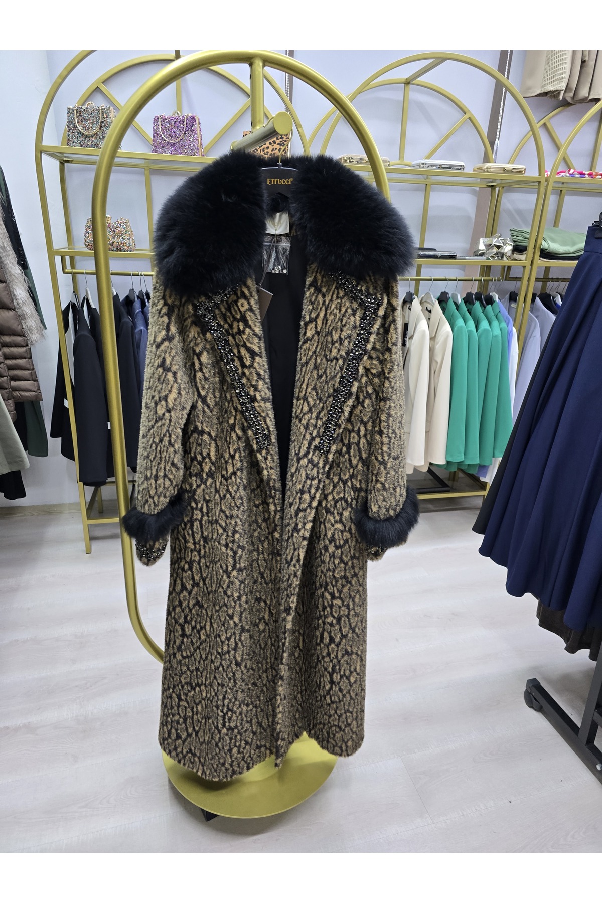 1_org_zoom-31.jpg Kadın Premium Leopar Taş İşlemeli Suni Kürk Kaban - Görsel 1